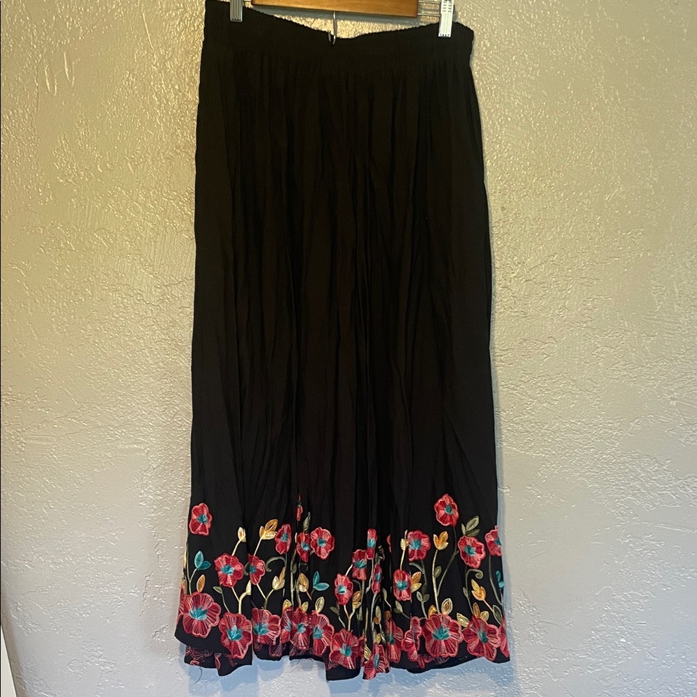 Chic Black A-Line Skirt with Floral Embroidery